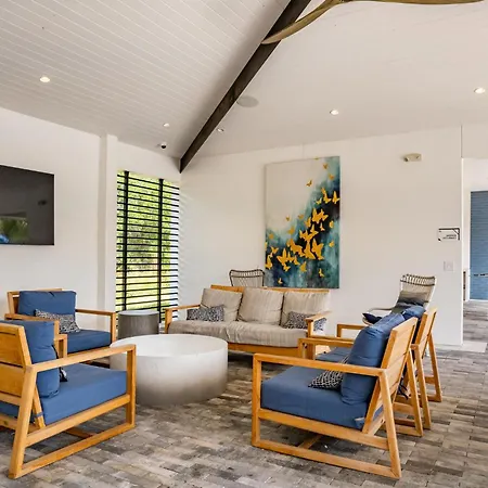 Private Full Luxury King Bed Apartment, Close To Parks And Great Amenities